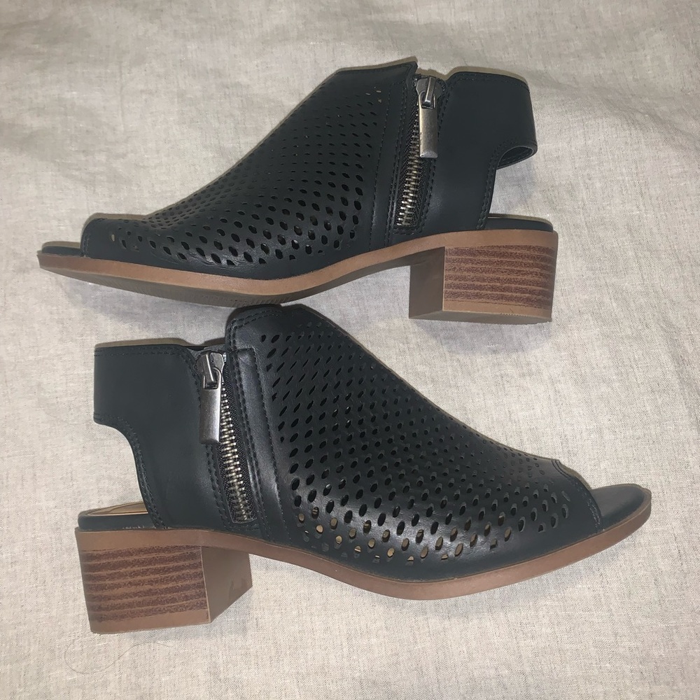 Black sandals